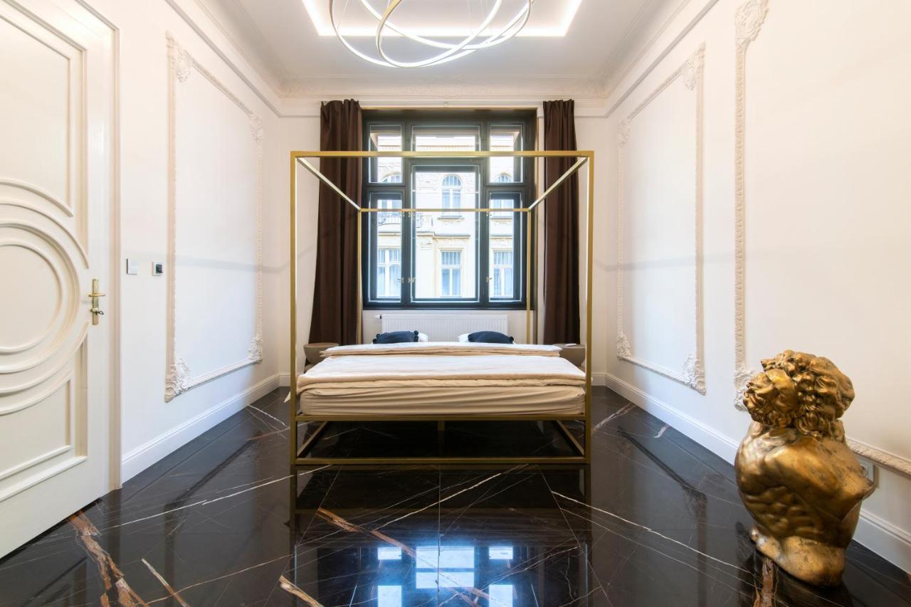Antique Glam Apartment In Old Town Praga Zewnętrze zdjęcie